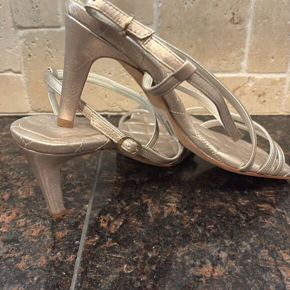 Bruno Magli Gold Strappy Sandals NWT size 7 - Picture 8 of 10